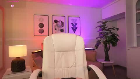 Ivy Grabes online show from July 28, 12:48 pm
