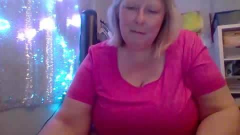 ivyjane3522 online show from June 11, 1:16 am