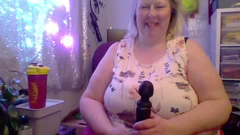 ivyjane3522 online show from July 25, 3:26 am