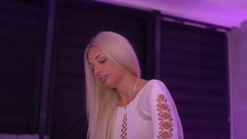 IvyRowa online show from September 19, 5:27 pm