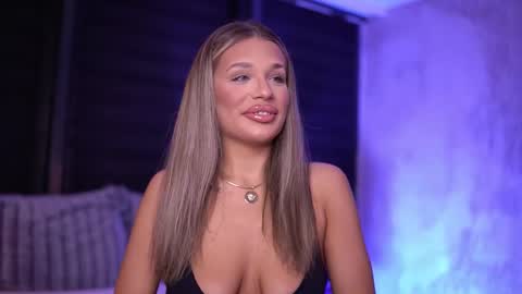 IvyRowa online show from March 12, 7:14 pm