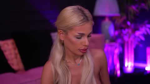 IvyRowa online show from February 12, 8:01 pm