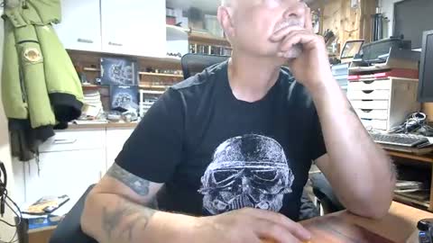 iwalknaked online show from August 1, 7:59 pm