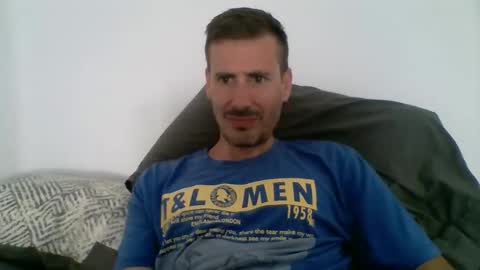 Snapshot of iyoperro chatting on October 24, 9:21 am Casandro online show from October 24, 9:21 am