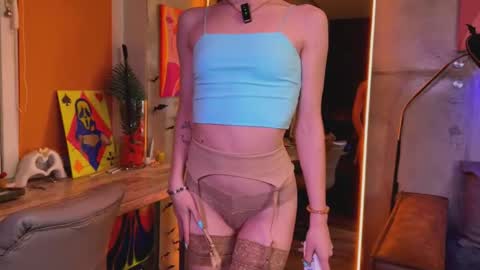 izi online show from October 10, 4:35 pm