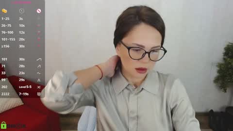 Snapshot of izzy_cam chatting on October 2, 5:28 am Queen of nylon Victoria online show from October 2, 5:28 am