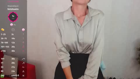 Snapshot of izzy_cam chatting on September 22, 5:22 am Queen of nylon Victoria online show from September 22, 5:22 am