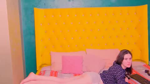 izzymonroey online show from January 18, 12:58 pm