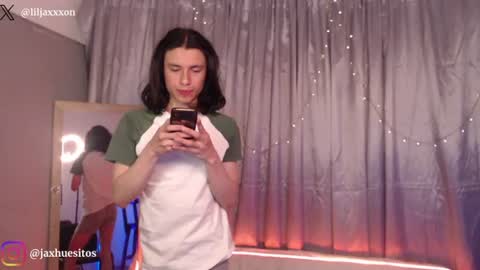Hey im Jaxxxon check my info     online show from June 11, 1:42 pm