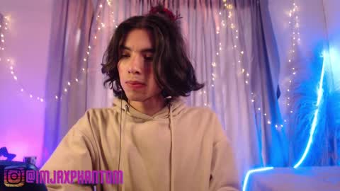 Hey im Jaxxxon check my info     online show from December 5, 2:17 pm