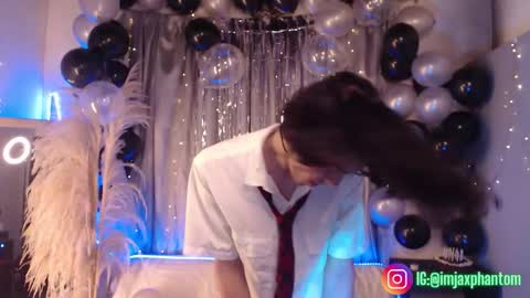 Hey im Jaxxxon check my info     online show from November 8, 5:32 am