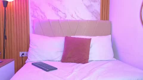 j_belle_ online show from May 14, 10:52 pm