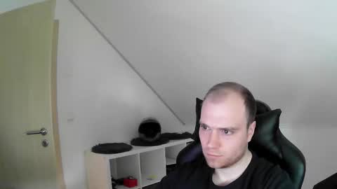 here4y online show from February 22, 10:30 am