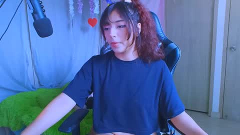 jade 18  online show from March 2, 9:01 pm