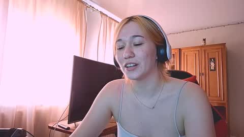Snapshot of jacelyngarcea chatting on October 23, 8:05 am Lilo online show from October 23, 8:05 am