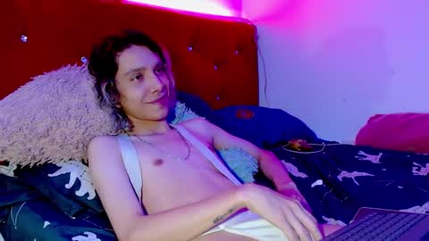 Snapshot of jack_s21 chatting on December 6, 12:40 am Laick online show from December 6, 12:40 am