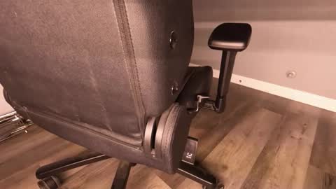 Snapshot of jackenwatch chatting on October 20, 5:23 am jackenwatch online show from October 20, 5:23 am