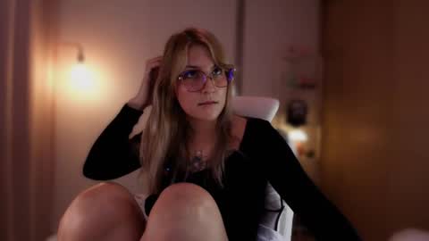 Linda Sofia help me get to 100 thumbs up online show from June 22, 3:25 am