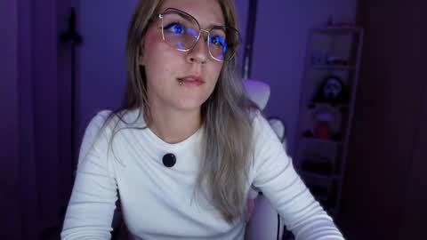 Linda Sofia help me get to 100 thumbs up online show from April 6, 2:09 am