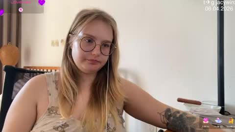 jacywinslat online show from April 6, 9:43 am