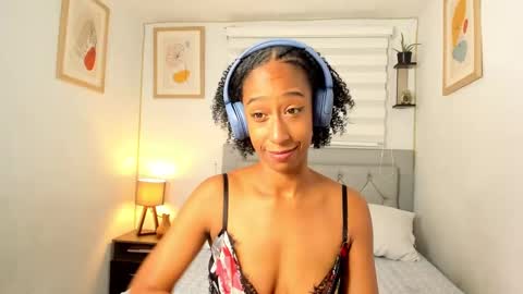Snapshot of jade_obi chatting on December 3, 3:17 pm Jade smile online show from December 3, 3:17 pm
