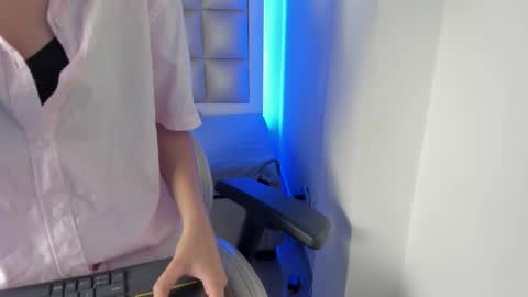 jadeestudios online show from January 8, 3:45 am