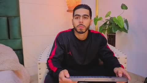Jadiel online show from June 11, 11:19 am