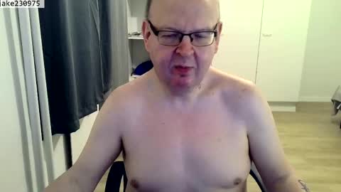 Jake2309 online show from April 5, 7:11 pm