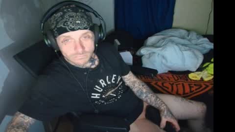 showingitoff online show from February 10, 5:21 am