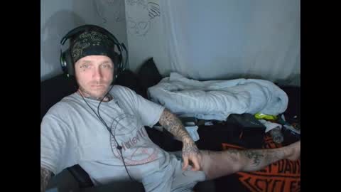 showingitoff online show from March 11, 4:15 am