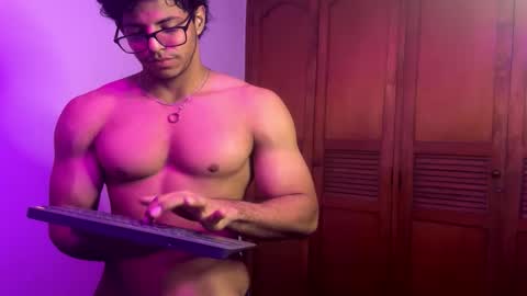 jake_hill1 online show from November 5, 5:53 am