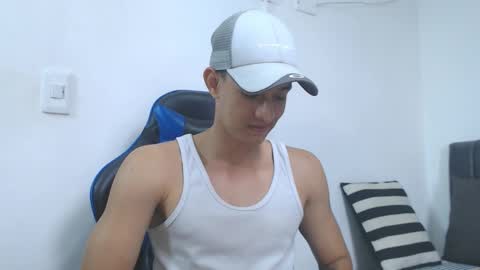 Hi guys im new 3 online show from February 10, 8:01 pm