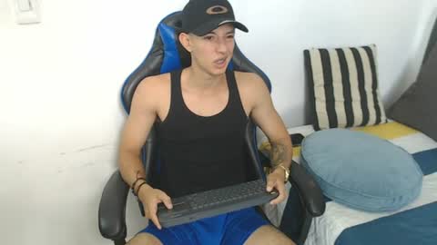 Hi guys im new 3 online show from June 10, 5:12 pm