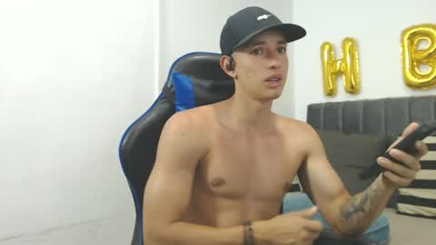 Hi guys im new 3 online show from May 20, 10:38 pm