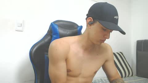 Hi guys im new 3 online show from April 9, 6:46 pm