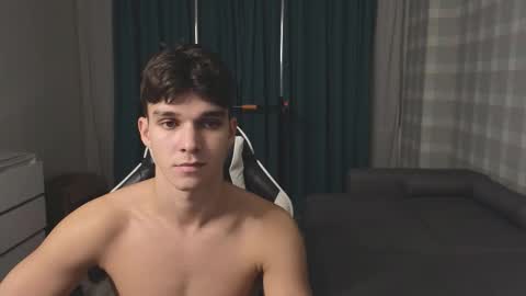 Snapshot of james_friends chatting on October 14, 11:08 pm James online show from October 14, 11:08 pm
