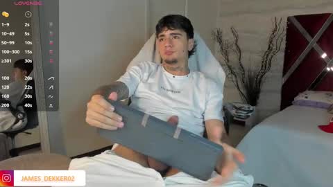 jamesdekker online show from October 1, 9:13 pm