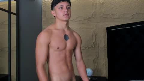 jamesgolden_ online show from December 17, 10:55 am