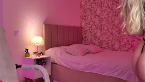 jane suckss online show from April 10, 4:01 pm