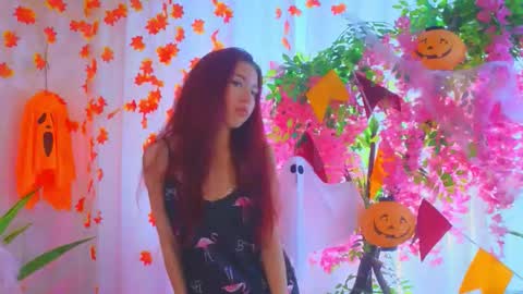 Snapshot of janet_yong chatting on November 1, 8:02 am Jenifer online show from November 1, 8:02 am