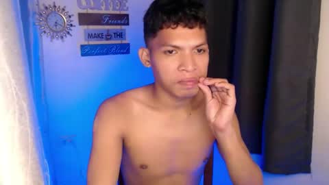 janlloyd04 online show from October 21, 9:47 am