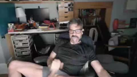 jareth_returns online show from June 8, 4:57 am