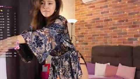 Chloe online show from October 25, 6:35 am