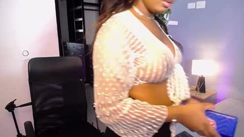 Snapshot of jasminecampbell chatting on February 14, 1:34 am Instagram jasminecampbell1 online show from February 14, 1:34 am