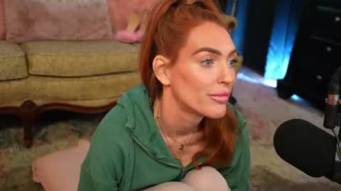 JennyBlighe online show from July 7, 11:20 pm