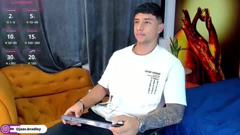 Snapshot of jaze_bradley chatting on October 14, 11:24 am jaze_bradley online show from October 14, 11:24 am