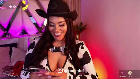 Jeen Taylor online show from October 18, 8:46 pm