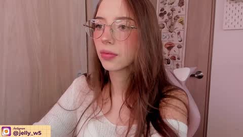 Jelly  online show from December 3, 5:06 pm