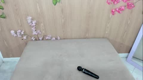 Jenelotizz online show from February 28, 2:37 am