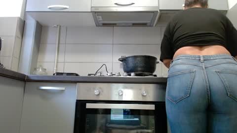 jen online show from December 4, 7:33 am